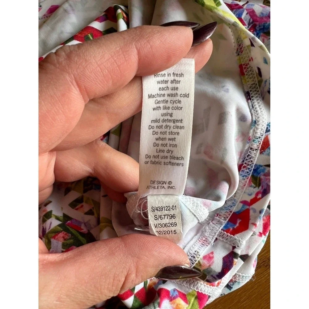 Athleta Women's Multi Color Geometric Rashguard Swim Shirt Long Sleeve Small